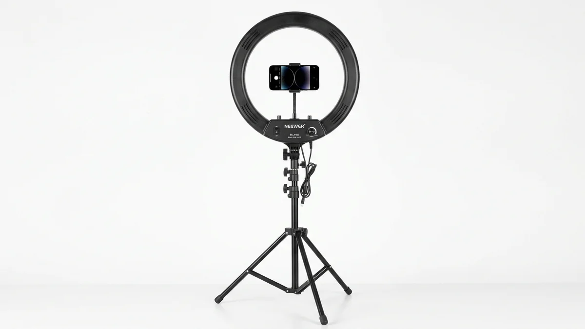 Neewer Ring Light for fashion content creation