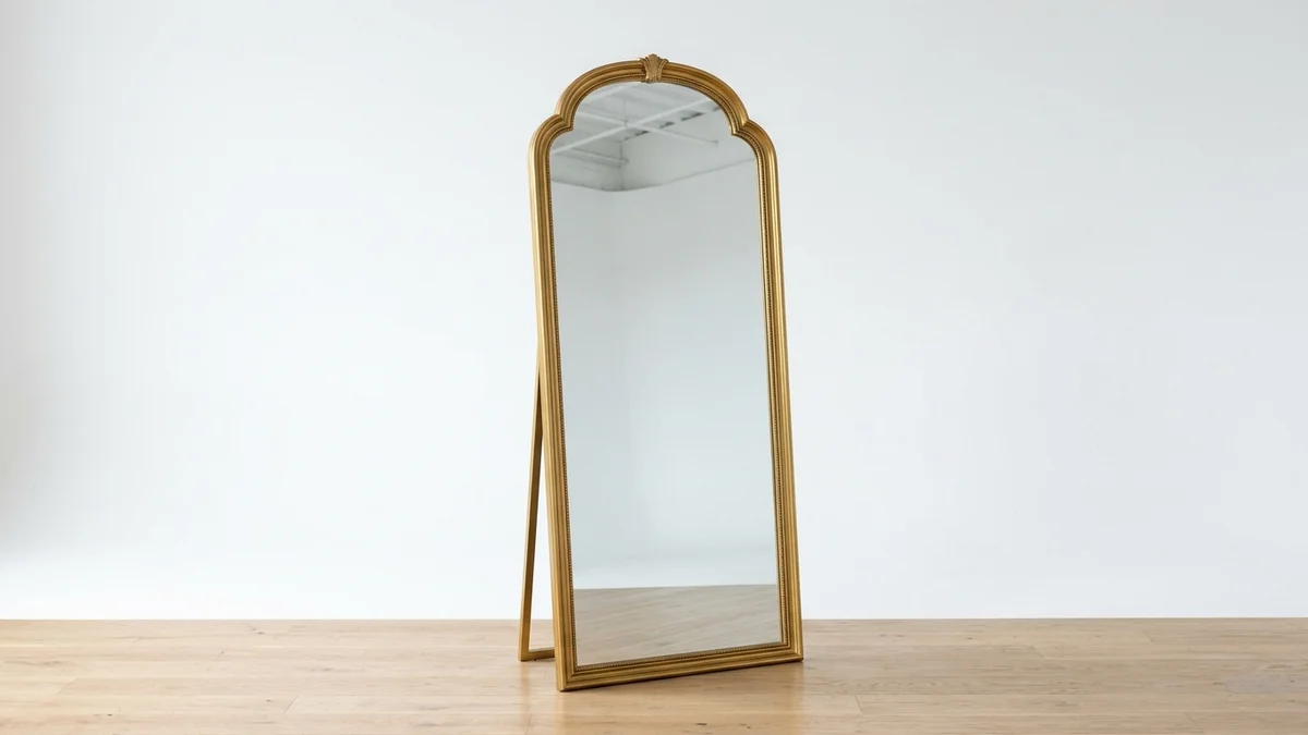 Full length mirror for outfit checks and fashion AI photos