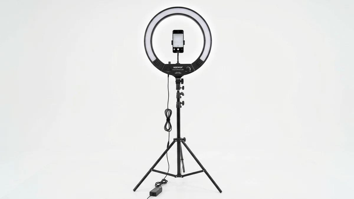 Neewer Ring Light 18 inch for well-lit try on photos